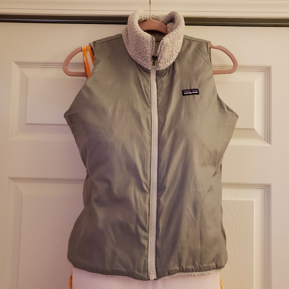 Patagonia Los Gatos Grey and White Reversible Vest - Picture 2 of 11